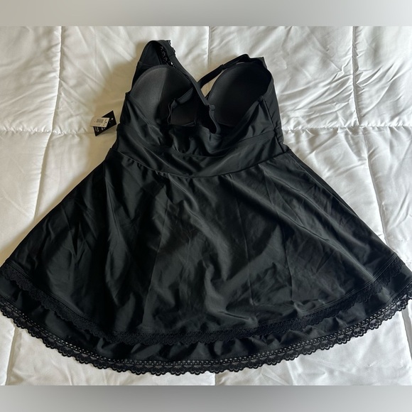 NEW Torrid WIRELESS LACE TRIMMED SWIM DRESS WITH BRIEF IN BLACK Sz 1 (14-16) - Picture 7 of 10
